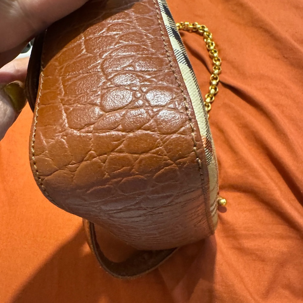 Burberry Brown Leather Crossbody Bag with Gold Chain - Picture 4 of 15